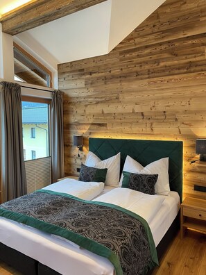 3 bedrooms, in-room safe, desk, iron/ironing board