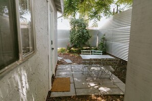 Outdoor dining - Modern Cutie (National City)