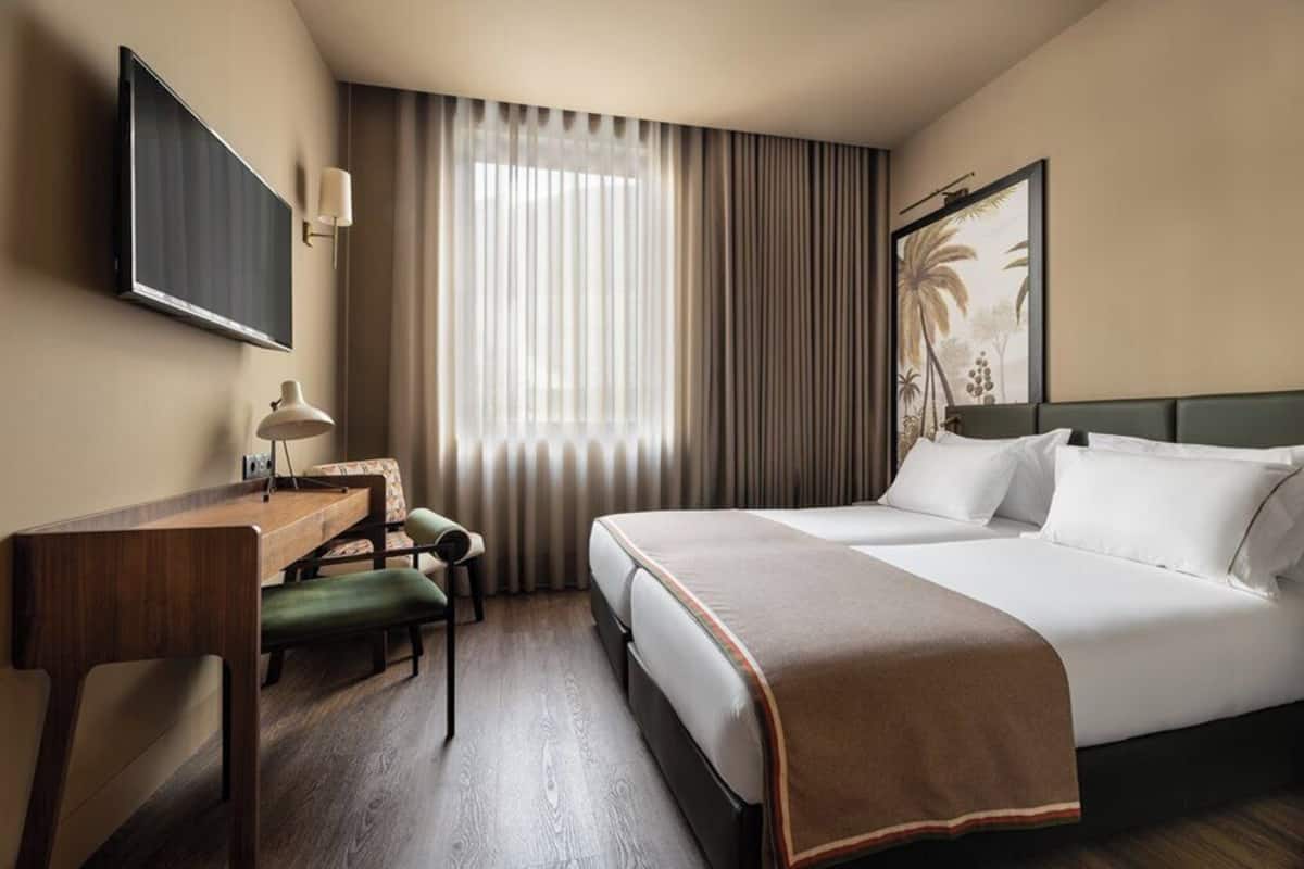 Minibar, in-room safe, laptop workspace, soundproofing