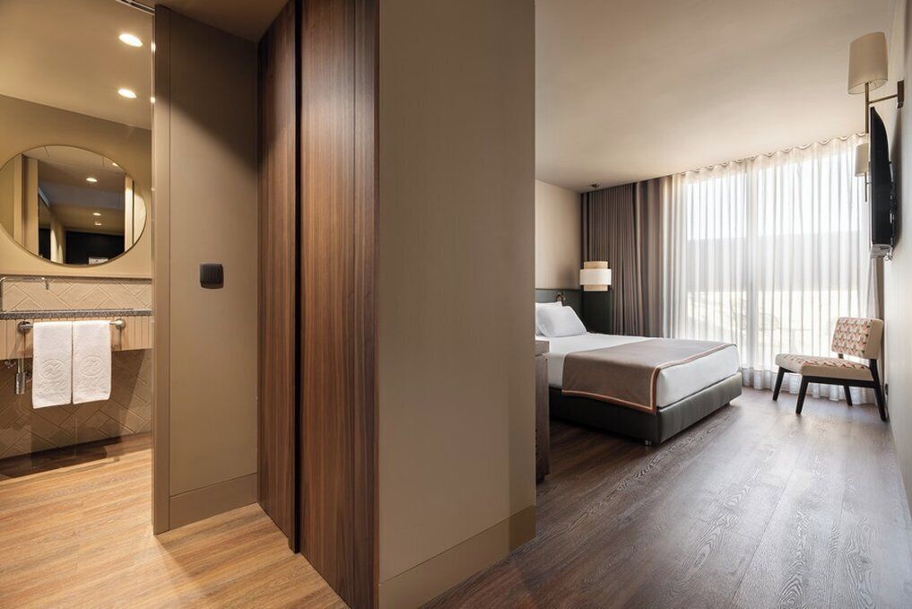 minibar, in-room safe, laptop workspace, soundproofing