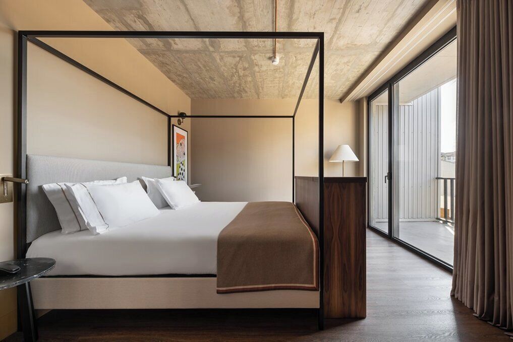 junior suite | minibar, in-room safe, laptop workspace, soundproofing