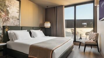 迷你吧、客房内保险箱、笔记本电脑工作区、隔音