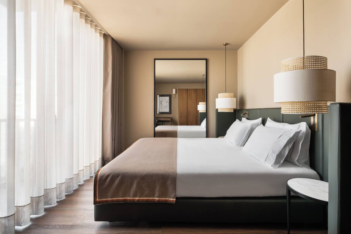 Minibar, in-room safe, laptop workspace, soundproofing