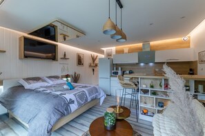 Tabla de planchar con plancha, wifi gratis y ropa de cama 