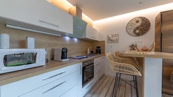 Kühlschrank, Mikrowelle, Ofen, Herdplatte