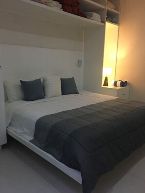 1 slaapkamer, een strijkplank/strijkijzer, wifi, beddengoed