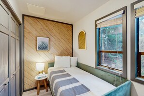 3 bedrooms, WiFi, bed sheets