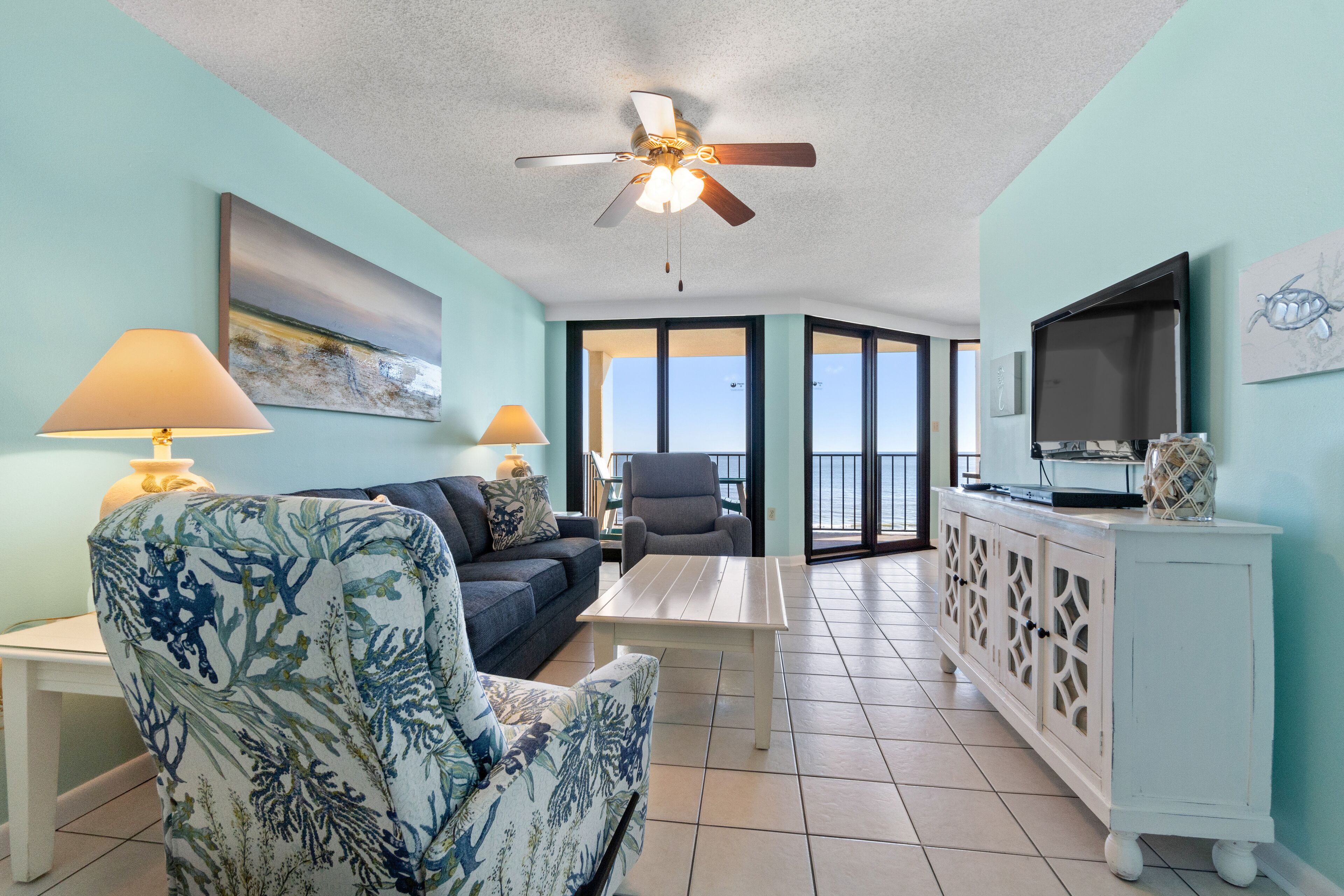 Sixth-floor, beachfront getaway with pools, tennis, sauna & gym