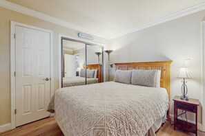 2 bedrooms, iron/ironing board, free internet, bed sheets