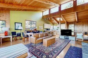 TV, peis og DVD-spiller