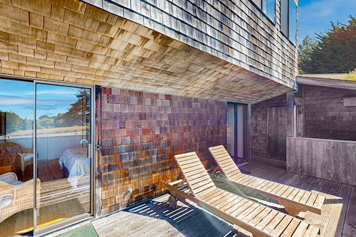 Ocean View Home near Shell Beach w/ Hot Tub, Fireplace, Shared Pool - Dogs OK