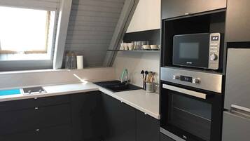 Fridge, microwave, oven, stovetop