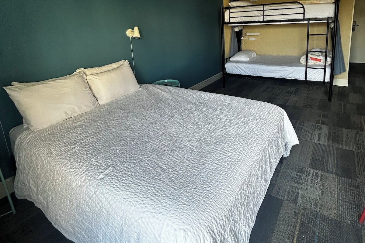 1 bedroom, desk, laptop workspace, free WiFi