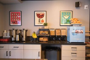 Breakfast buffet - Samesun San Francisco - Hostel (San Francisco)