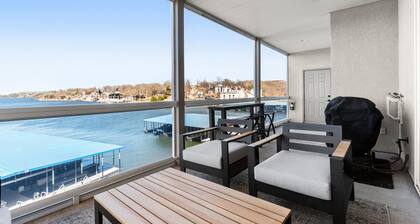 OUTSTANDING Lands' End Condominium - Main Channel View, Screened Deck, Waterpark