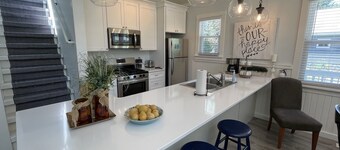 2026 Open Private heated pool hot tub large deck blocks to Berrien beach