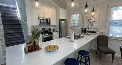 2026 Open Private heated pool hot tub large deck blocks to Berrien beach