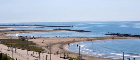 Una spiaggia nelle vicinanze