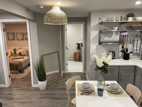 Modern long island guest suite