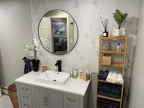 Shower, hair dryer, towels