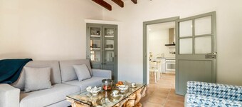 Stunning private villa for 6 guests with A/C, WIFI, TV and patio