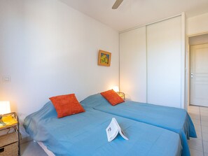 2 bedrooms, travel crib, free WiFi, bed sheets