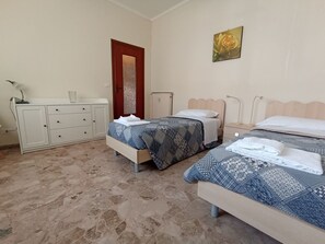 2 bedrooms, travel crib, free WiFi