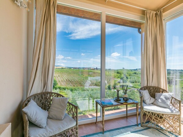 TV - Beautiful private villa for 8 guests with A/C, WIFI, private pool, TV, terrace and panoramic view (Bibbona)