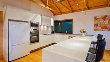 雪櫃、微波爐、爐具、洗碗機