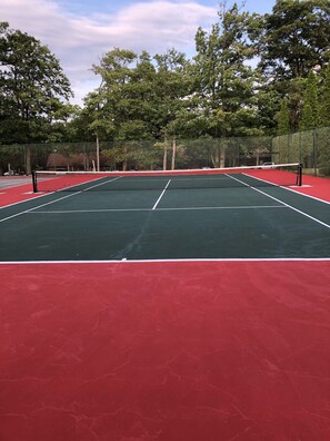 Sports court - Blue Knob Condo - 2/Queen Bedrooms, 2/Full Baths, Indoor Pool, Wet Bar & WiFi (Claysburg)