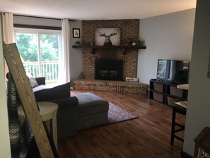 Télévision, cheminée