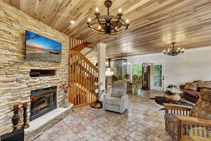 Smart TV, fireplace