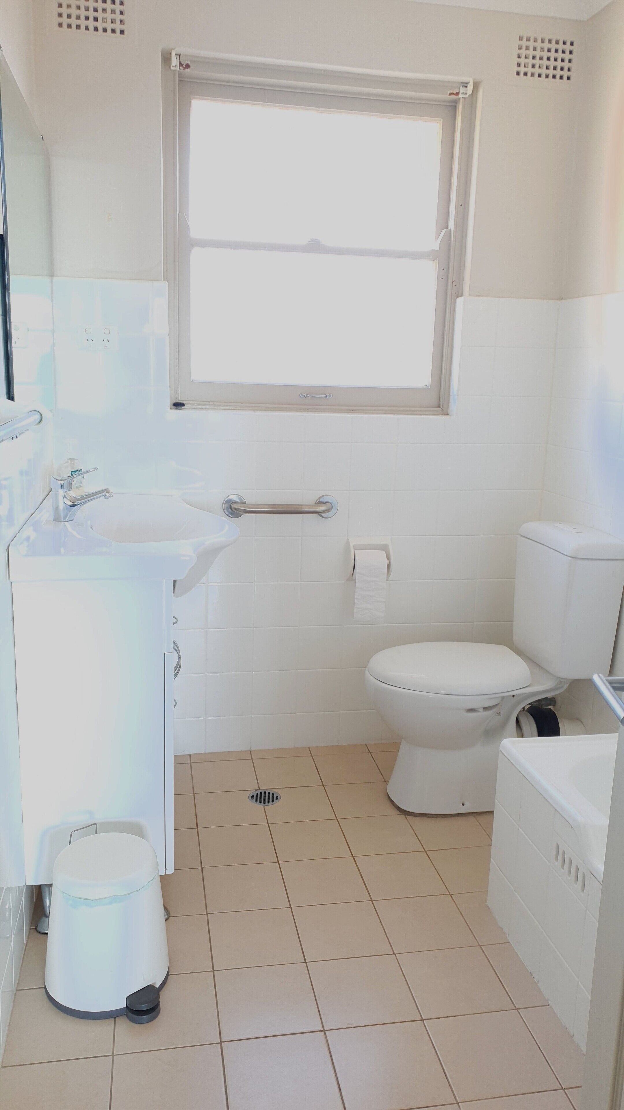 Combined shower/bathtub, hair dryer, towels, soap