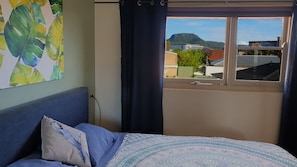 2 makuuhuonetta, silitysrauta/-lauta, ilmainen Wi-Fi, vuodevaatteet