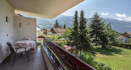 Apartment "Schnitzer - Hagebutte" with Mountain View, Wi-Fi, Balcony & Garden