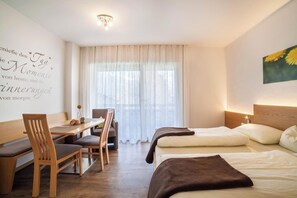 1 bedroom, free WiFi, bed sheets - Apartment "Schnitzer - Löwenzahn" with Mountain View, Wi-Fi, Balcony & Garden (Rabland/Partschins)