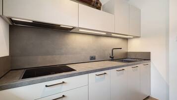 KĂŒhlschrank, Mikrowelle, Ofen, Herdplatte