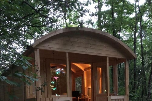 Shepherd's Hut Sleeps 2 with Bbq