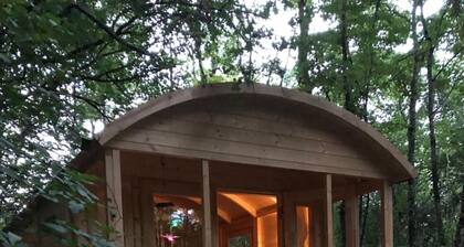 Shepherd's Hut Sleeps 2 with Bbq