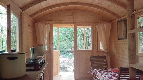 Shepherd's Hut Sleeps 2 with Bbq