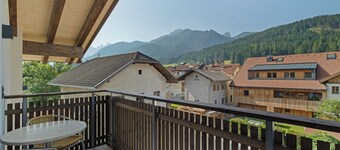 Apartment "Hofer Heidi" with Mountain View, Wi-Fi, Balcony and Garden