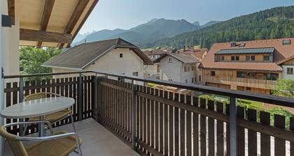 Apartment "Hofer Heidi" with Mountain View, Wi-Fi, Balcony and Garden