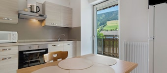 Apartment „Hofer Monika“ mit Bergblick, WLAN, Balkon und Garten
