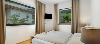 Appartamento "Hofer Maria". Vista montagne, Wi-Fi, terrazza e giardino