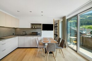 Dining - Premium Apartment Hofer Silena – Fast Internet, Free Parking (Niederdorf)