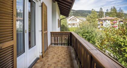 Apartamento "Hofer Elisabeth" con vistas a la montaña, wifi, balcón y jardín