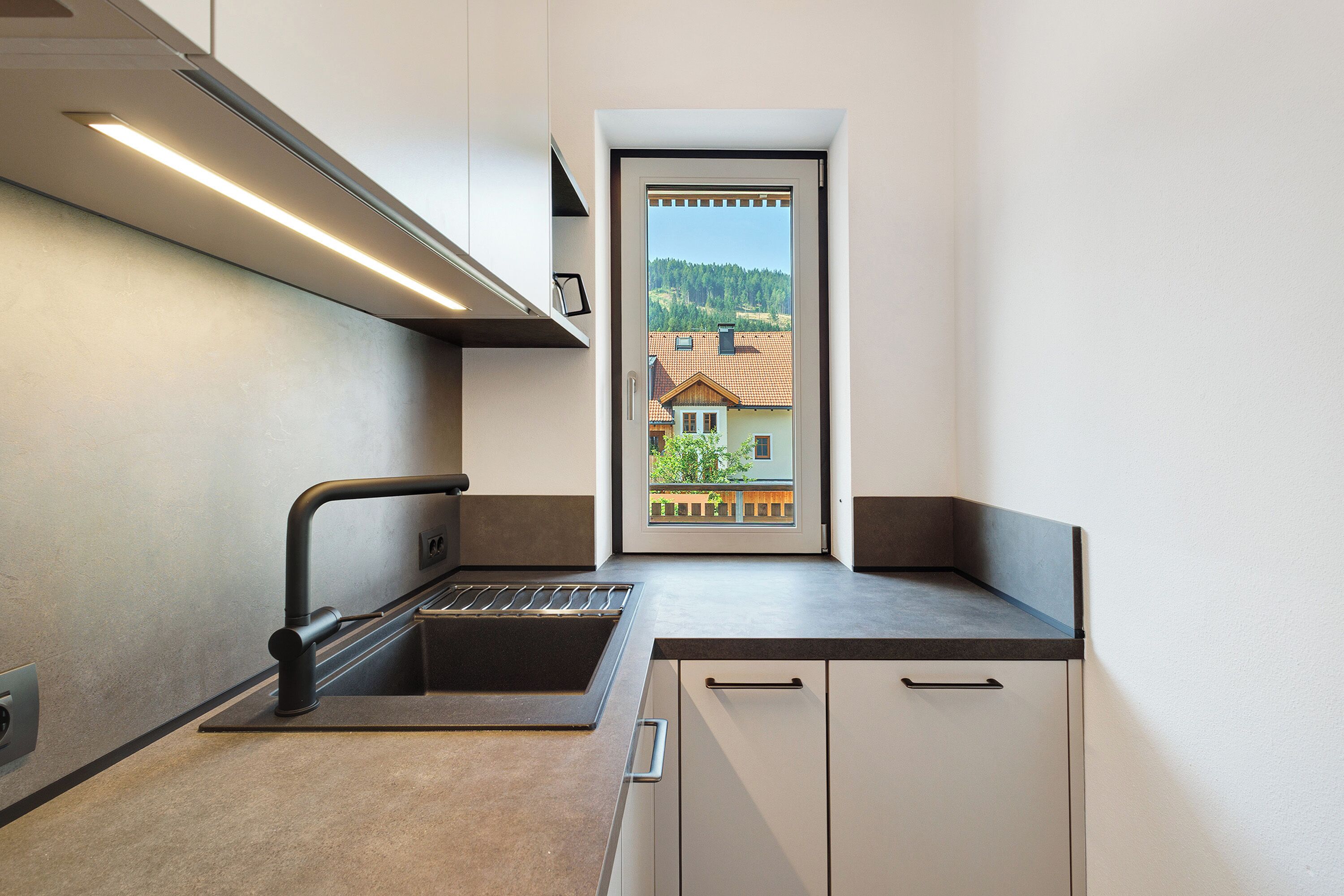 雪櫃、微波爐、爐具、咖啡機/沖茶器