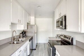 Frigorifero, microonde, forno, lavastoviglie