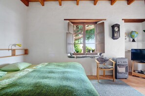 1 bedroom, iron/ironing board, free WiFi, bed sheets - Holiday Home Casa Consultorio with Mountain View, Pool, Wi-Fi & Terrace (GUATIZA)