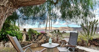 Holiday Home Casa Consultorio with Mountain View, Pool, Wi-Fi & Terrace